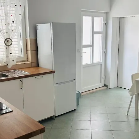 Vela * 马卡尔斯卡