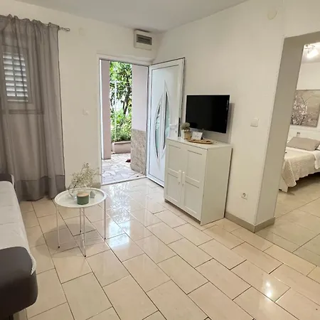 Vela Apartman *