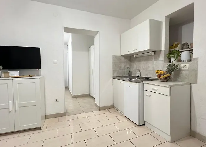 Vela * מאקרסקה