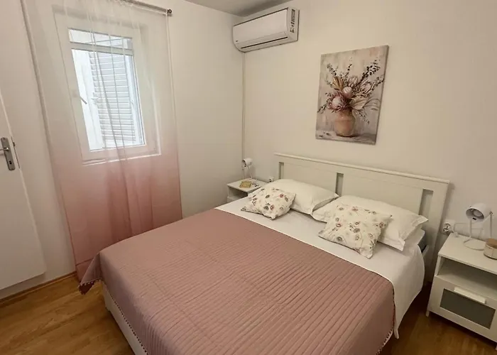 Vela * מאקרסקה