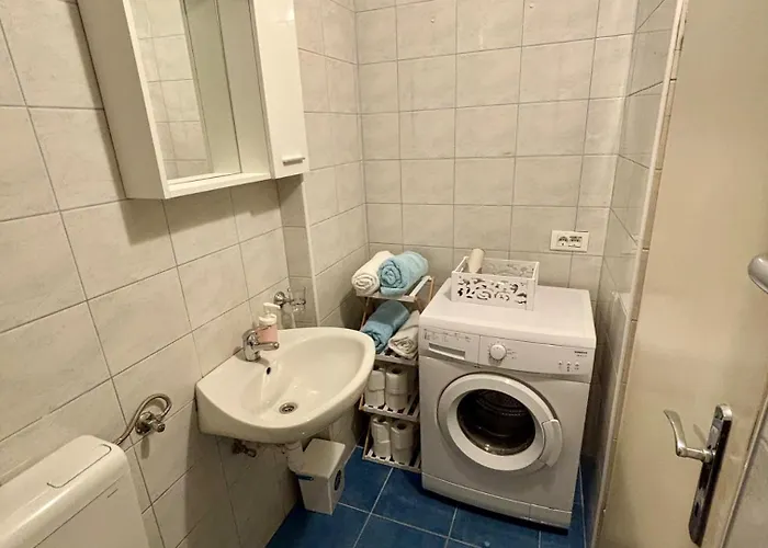 Vela * מאקרסקה