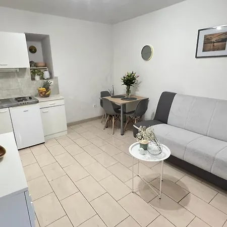 Vela Макарська