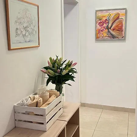 Vela Макарська