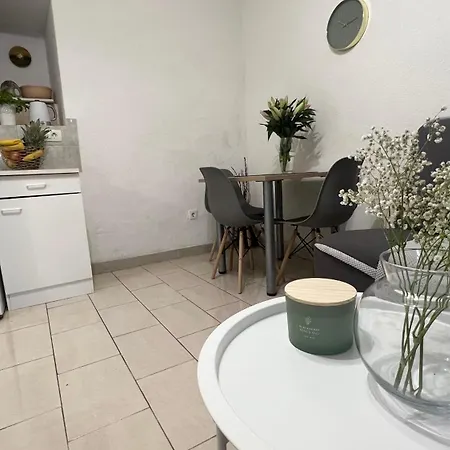 Vela * Макарська