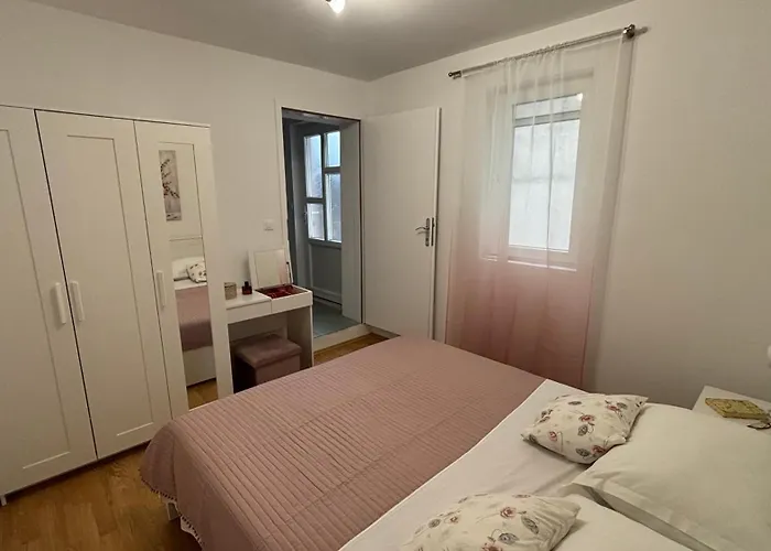 Vela * Μακάρσκα